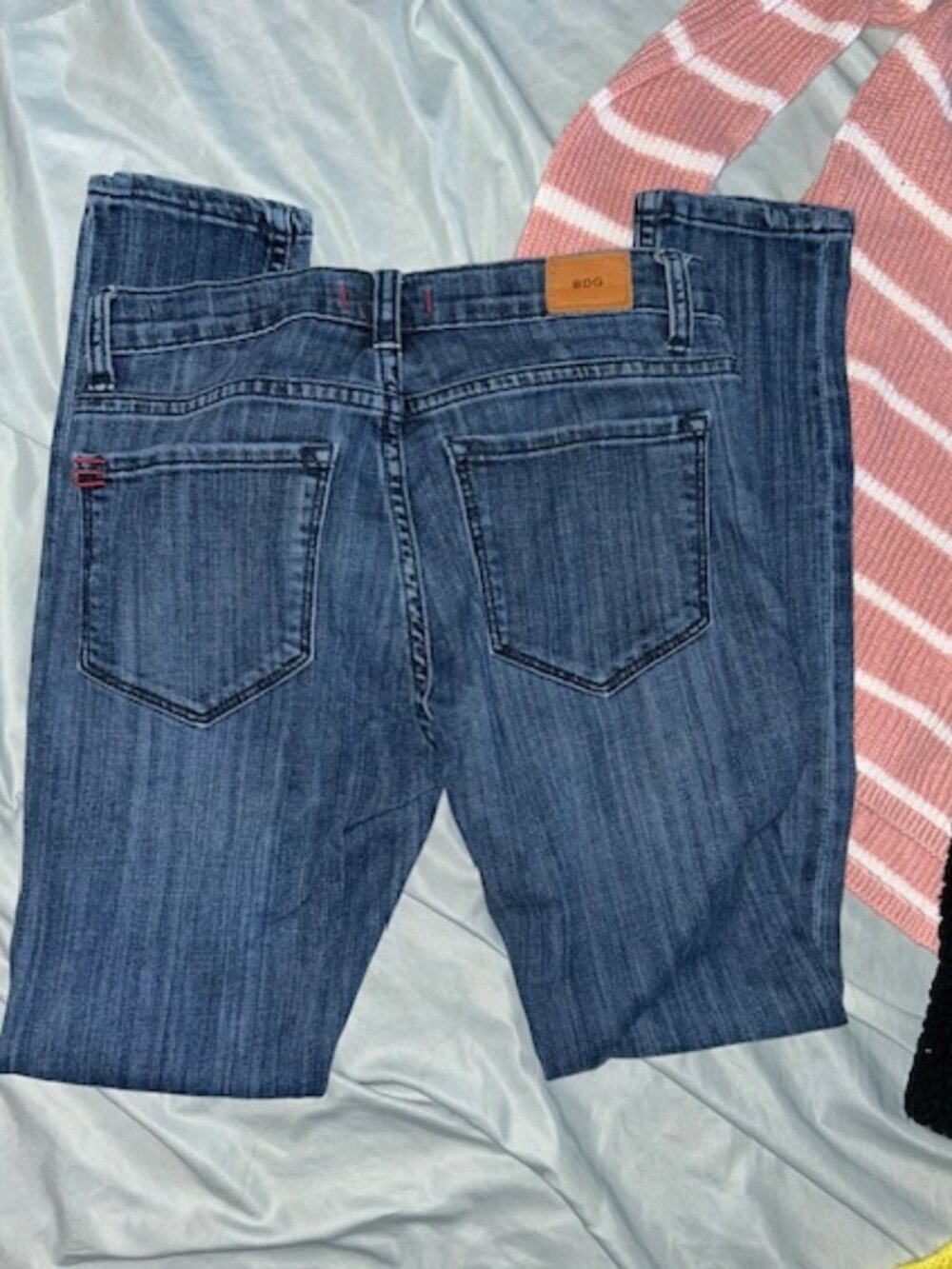 BDG  size 27  x 29 blue denim jeans womens pants three  stretch